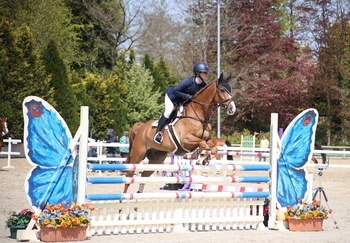 Louise McDonald wins NAF Five Star Bronze League Qualifier win at Dorset Showground